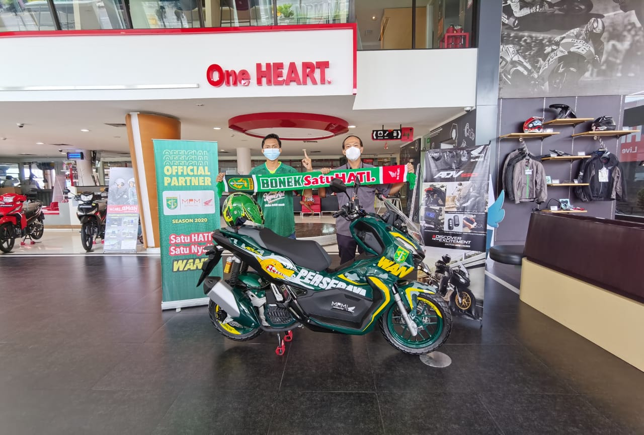 1618537714_Bentuk Cinta Persebaya, Bonek Surabaya Menangkan Lelang motor ADV150 Edisi Persebaya.jpeg