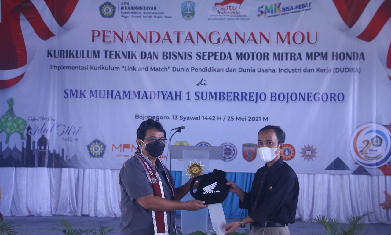 1623055963_Tingkatkan Kualitas Pendidikan, MPM Honda Jatim Resmikan Tempat Uji Kompetensi SMK.jpeg